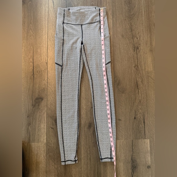 Lululemon Speed Up Tight in Teeny Tooth White Black Size 4 - Picture 9 of 10